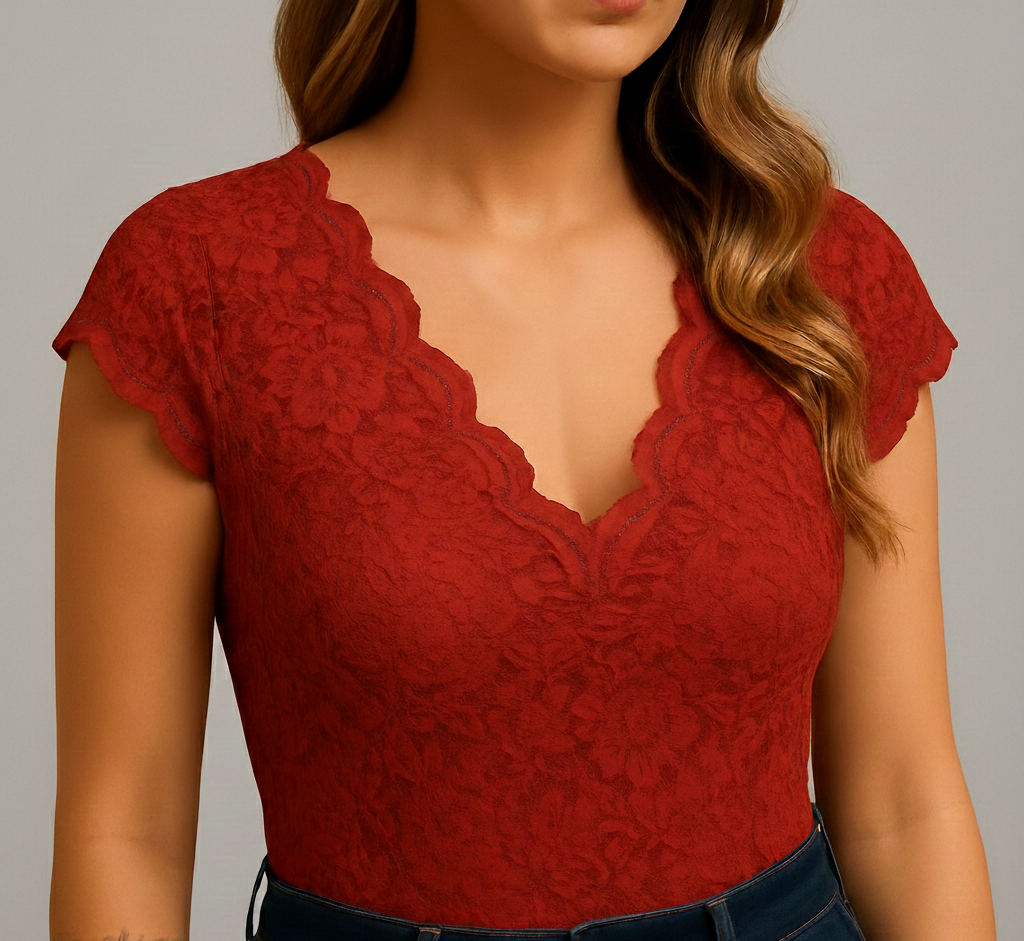 Top Bianca – Ekskluzywna Koronkowa Bluzka z Głębokim Dekoltem V